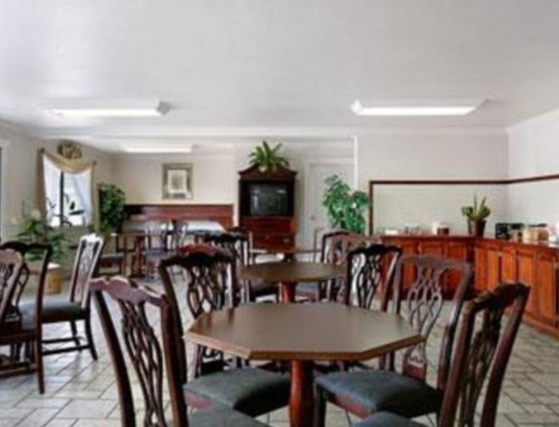 Econo Lodge Inn & Suites Central Medford Restaurant bilde
